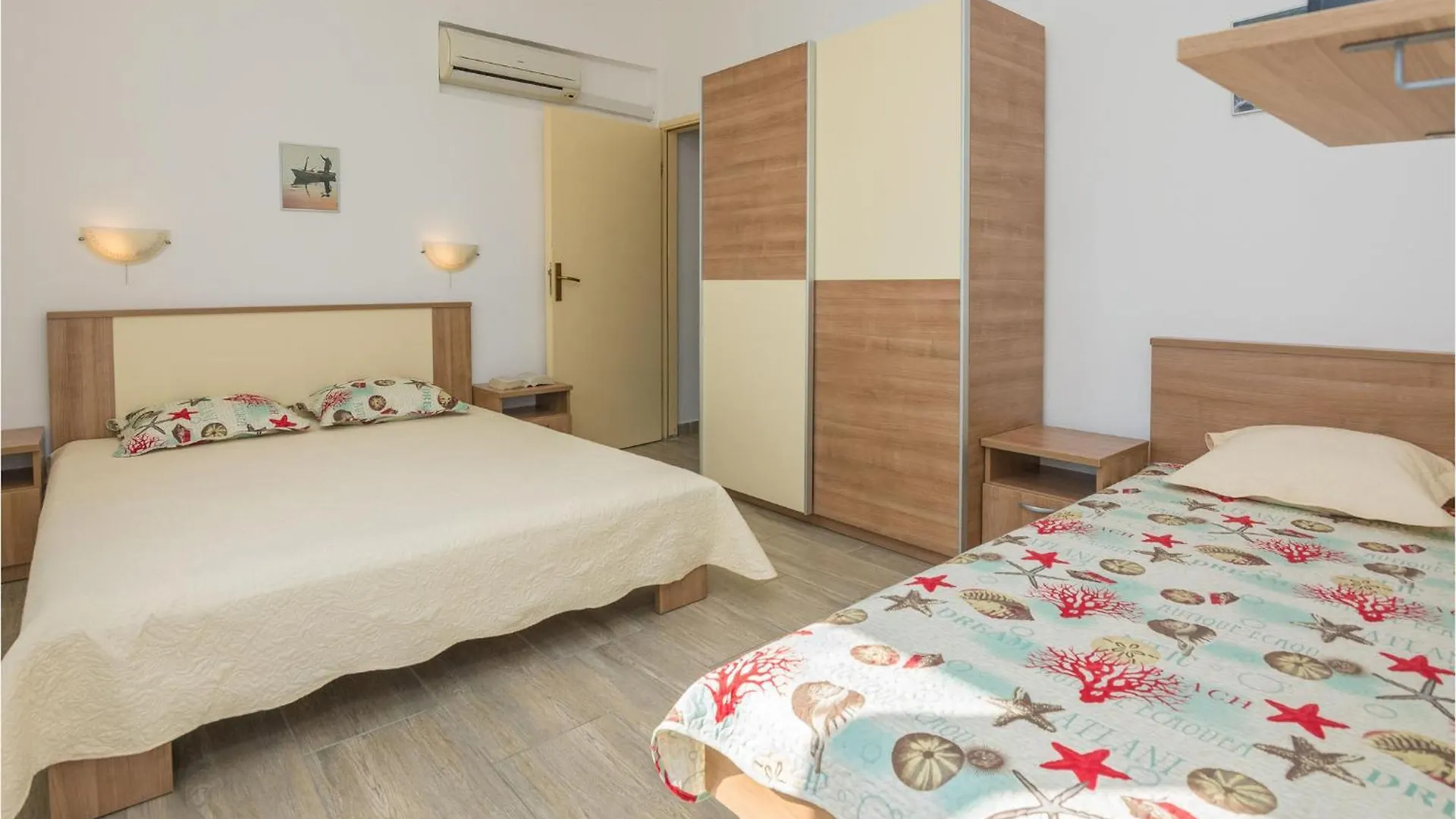 Gorgeous Apartment In Vir With House Sea View